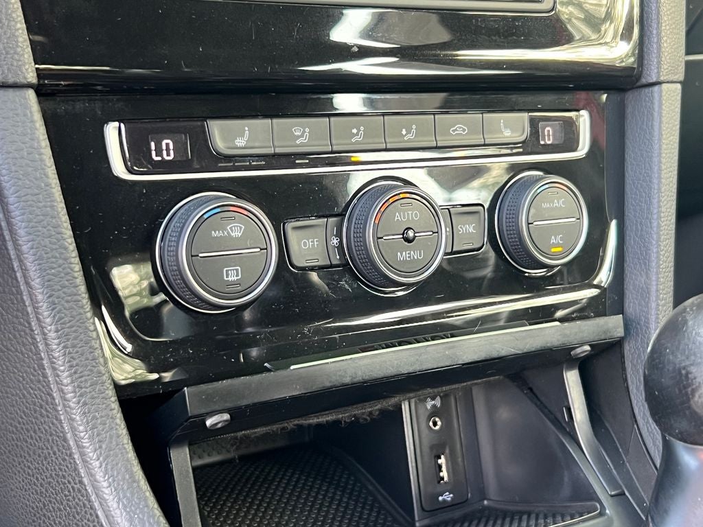 2017 Volkswagen Golf R DCC & Navigation 4Motion