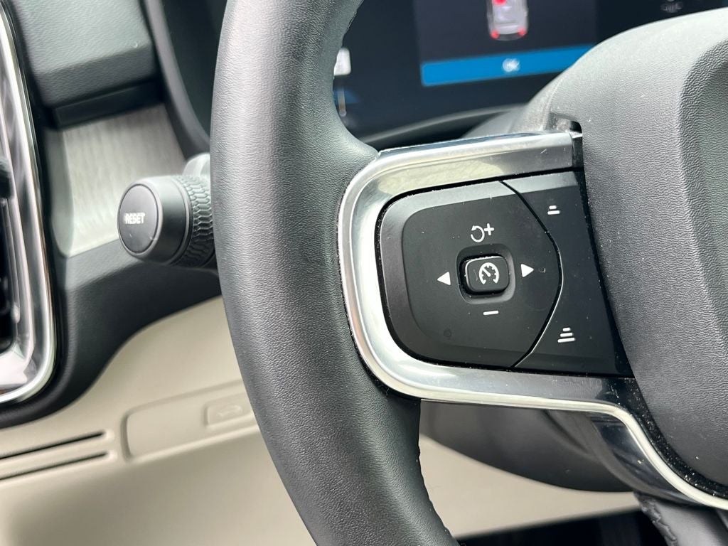 2023 Volvo XC40 Plus Bright Theme
