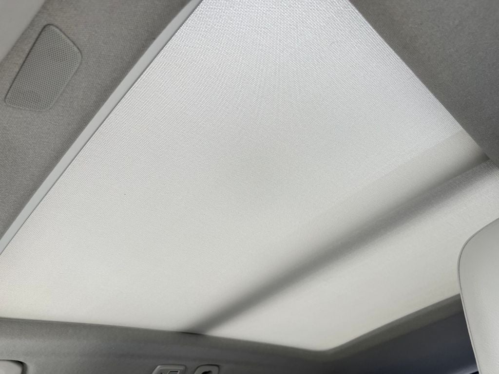 2023 Volvo XC40 Plus Bright Theme